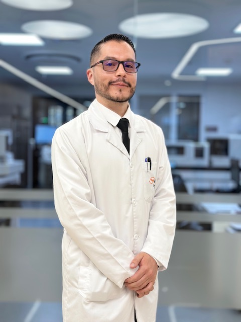 Dr. Efraín Andrés Fernández Mora en actividades de gestión clínica y calidad asistencial en el Instituto de Cáncer Méderi